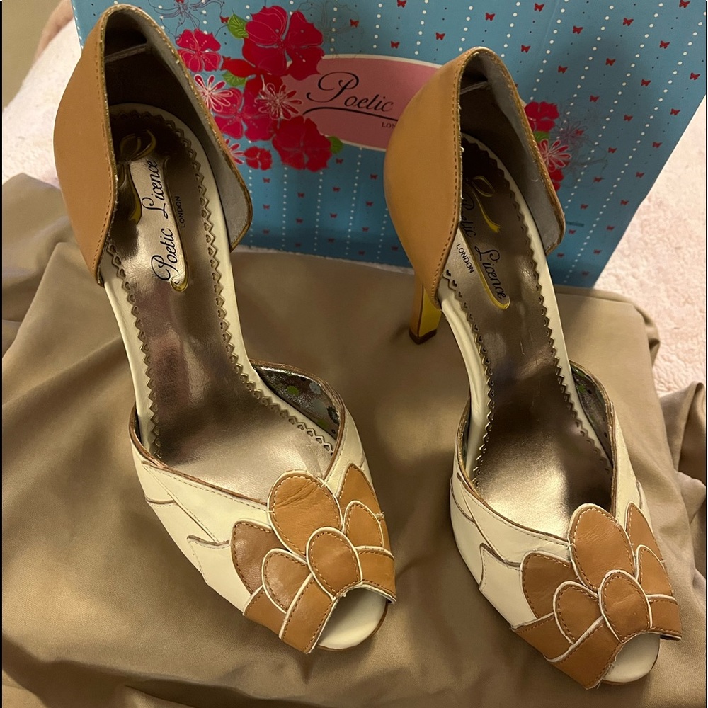 Beautiful Peep toe Pumps